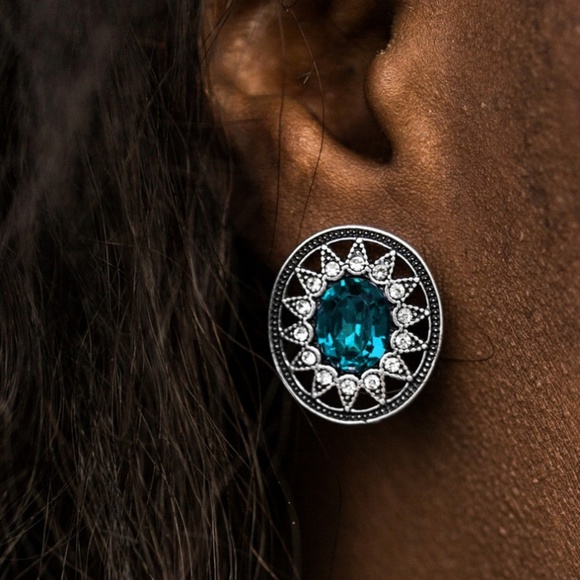WickedWondersVIPBling.com Jewelry - Post Earrings - Just a Glimmer Blue